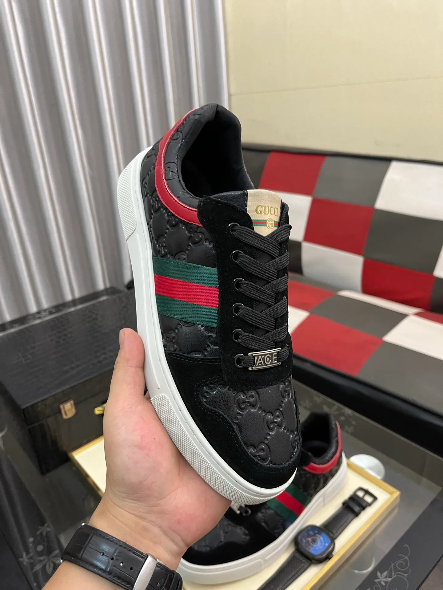 Men's Men's Shoes💰440⌚️⌚️【GUCCI】Gucci men's latest white shoe series casual shoes! The official website is built 1:1. Upper: Made of imported cowhide, with electric embroidery ➕Inner lining: Made of high-quality first-layer pigskin, soft and comfortable. Picky material selection and exquisite workmanship give you the best enjoyment. Size: 38-44 yards, 3️⃣ colors available.
